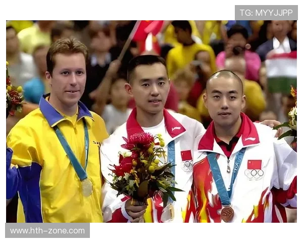 孝感体育公园父子乒乓对决，初中生李梓晨暑期每日练球提升自信