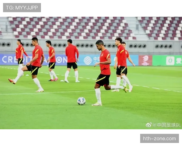 “波鸿主力中卫伤缺,球队防守体系受考验,混合防守演练计划被迫调整” “波鸿主力中卫伤缺,球队防守体系受考验,混合防守演练计划被迫调整”